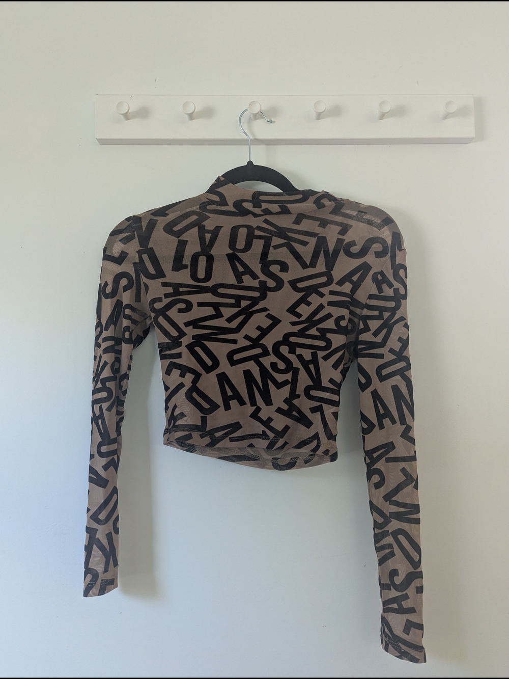 Women’s Brown Graphic Long-Sleeve Crop Top